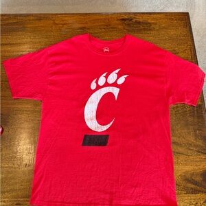 University of Cincinnati bearcat claw - Red Short Sleeve Tee - mens size XL